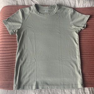 Uniqlo tee